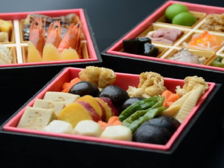 おせちもございます。